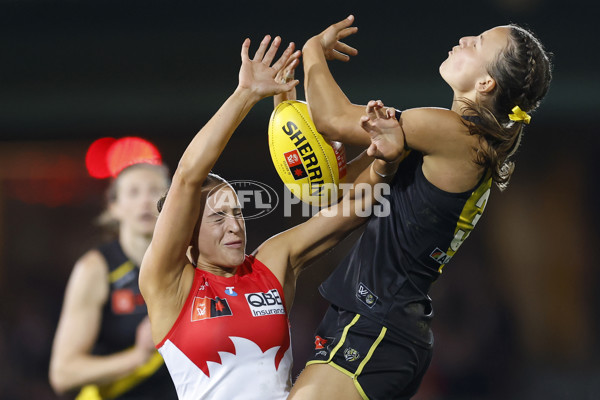 AFLW 2025 Round 01 - Sydney v Richmond - A-61372457