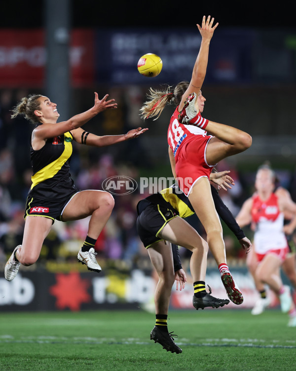 AFLW 2025 Round 01 - Sydney v Richmond - A-61372461