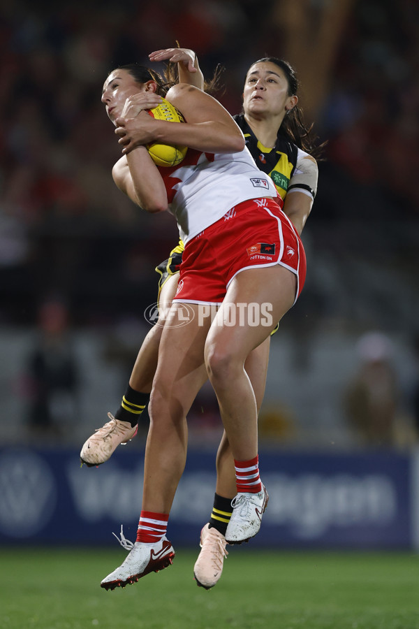 AFLW 2025 Round 01 - Sydney v Richmond - A-61372543