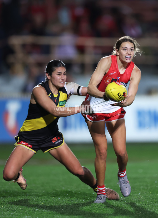 AFLW 2025 Round 01 - Sydney v Richmond - A-61372548