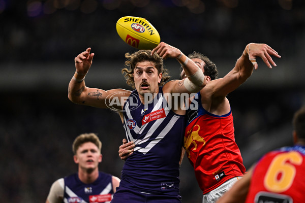 AFL 2025 Round 23 - Fremantle v Brisbane - A-61381119