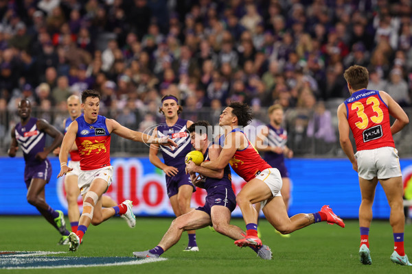 AFL 2025 Round 23 - Fremantle v Brisbane - A-61385309