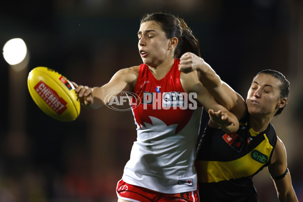 AFLW 2025 Round 01 - Sydney v Richmond - A-61388351