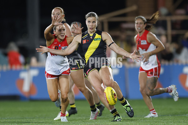 AFLW 2025 Round 01 - Sydney v Richmond - A-61389024