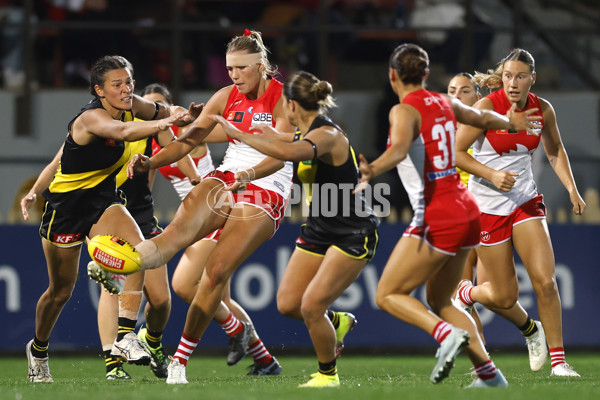 AFLW 2025 Round 01 - Sydney v Richmond - A-61389073