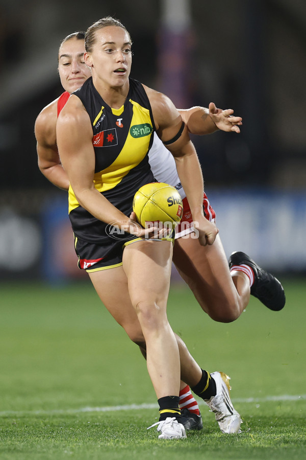 AFLW 2025 Round 01 - Sydney v Richmond - A-61390869