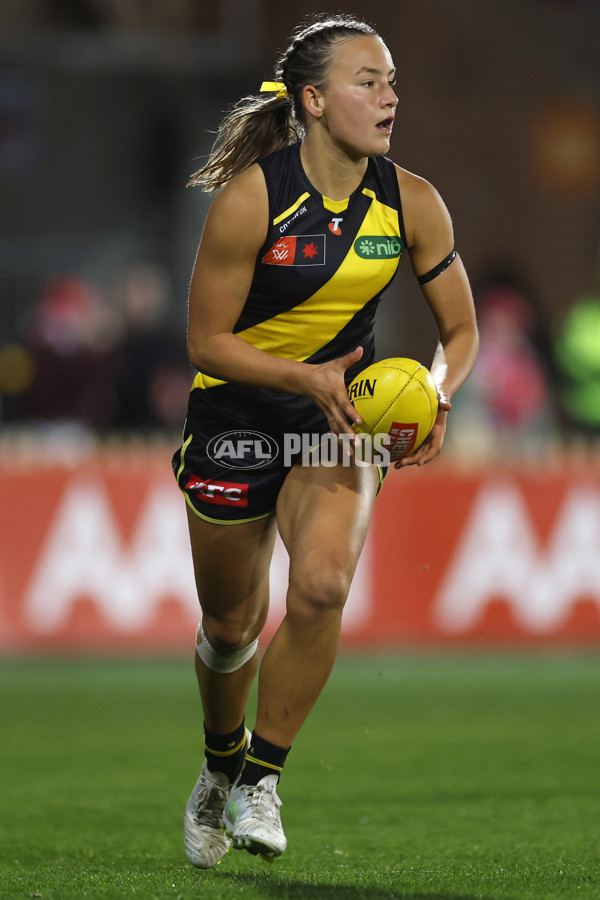 AFLW 2025 Round 01 - Sydney v Richmond - A-61391610