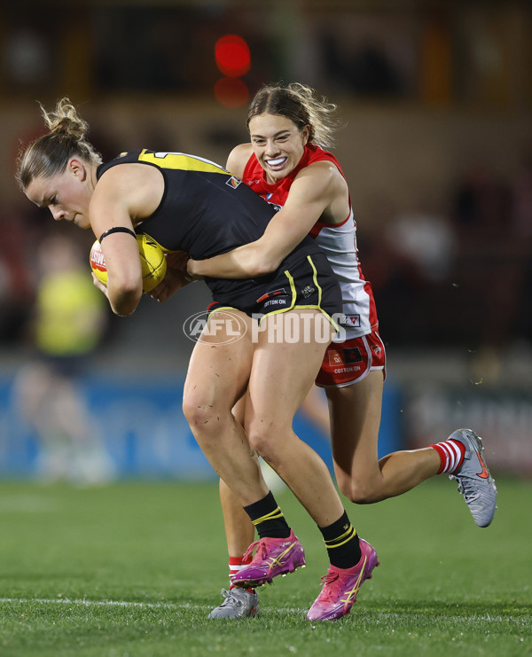 AFLW 2025 Round 01 - Sydney v Richmond - A-61393764