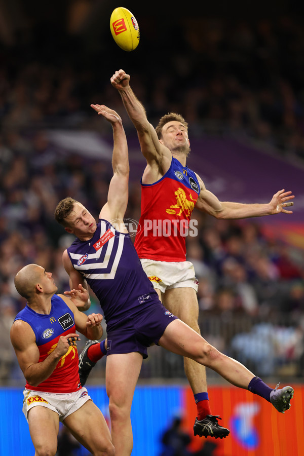 AFL 2025 Round 23 - Fremantle v Brisbane - A-61394549