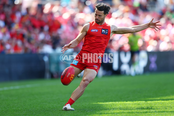 AFL 2025 Round 23 - Gold Coast v GWS - A-61399349