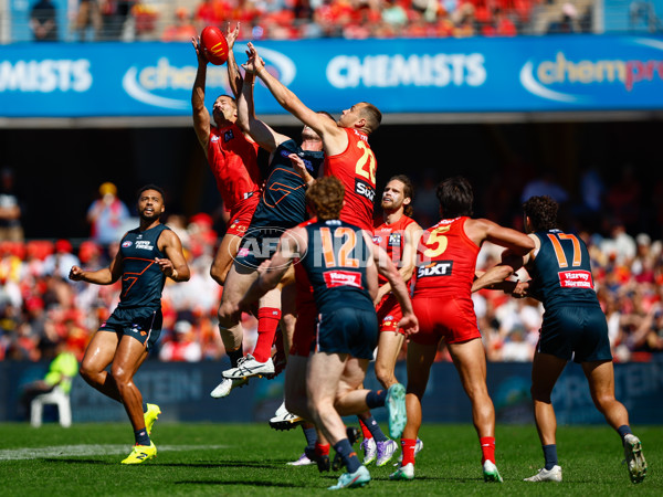 AFL 2025 Round 23 - Gold Coast v GWS - A-61399664