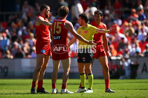 AFL 2025 Round 23 - Gold Coast v GWS - A-61399694