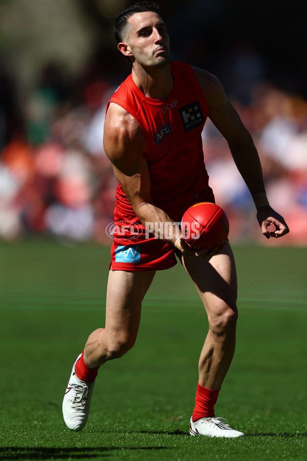 AFL 2025 Round 23 - Gold Coast v GWS - A-61402105
