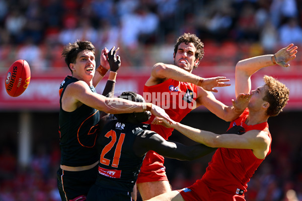 AFL 2025 Round 23 - Gold Coast v GWS - A-61402586