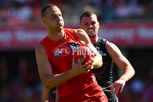 AFL 2025 Round 23 - Gold Coast v GWS - A-61404777