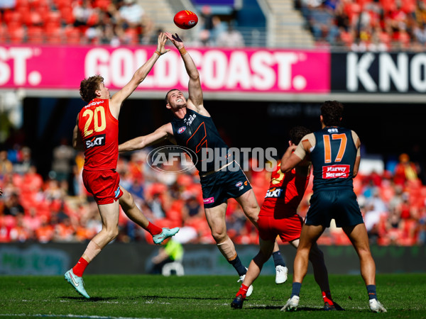 AFL 2025 Round 23 - Gold Coast v GWS - A-61404798