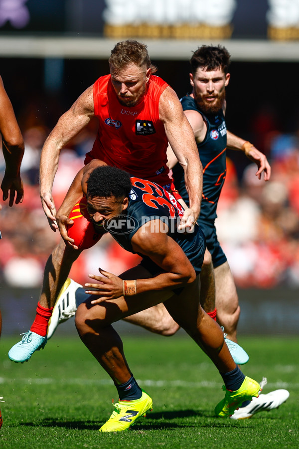 AFL 2025 Round 23 - Gold Coast v GWS - A-61407604