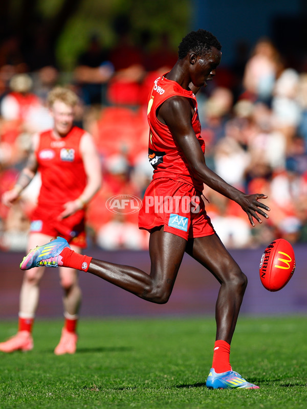 AFL 2025 Round 23 - Gold Coast v GWS - A-61407681