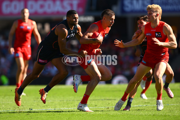 AFL 2025 Round 23 - Gold Coast v GWS - A-61407694