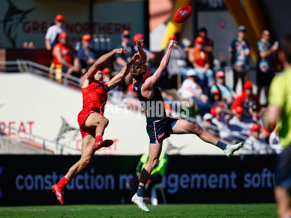 AFL 2025 Round 23 - Gold Coast v GWS - A-61407906