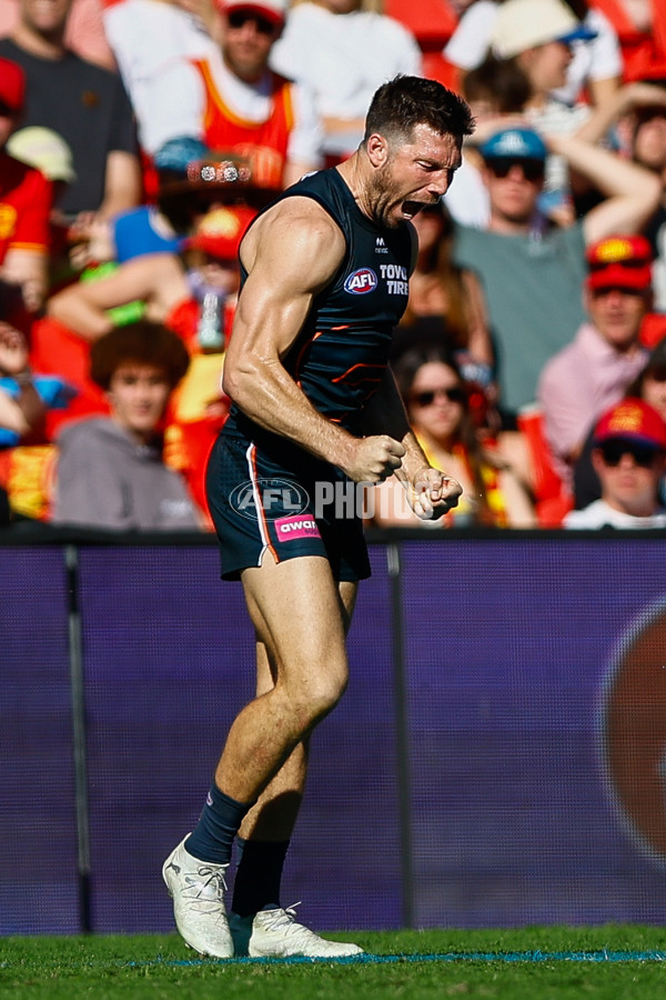 AFL 2025 Round 23 - Gold Coast v GWS - A-61410360