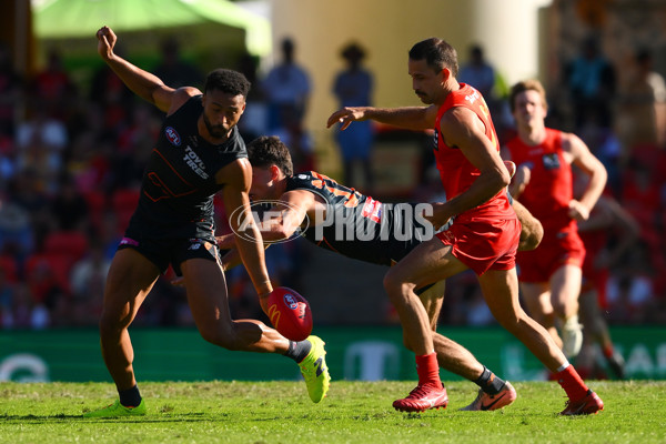 AFL 2025 Round 23 - Gold Coast v GWS - A-61412906