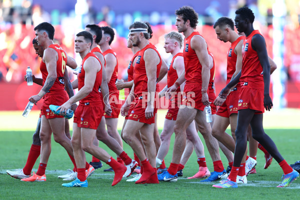 AFL 2025 Round 23 - Gold Coast v GWS - A-61415305