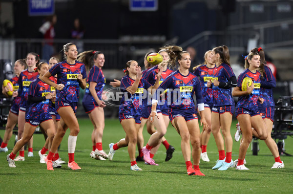 AFLW 2025 Round 01 - Western Bulldogs v Melbourne - A-61429641