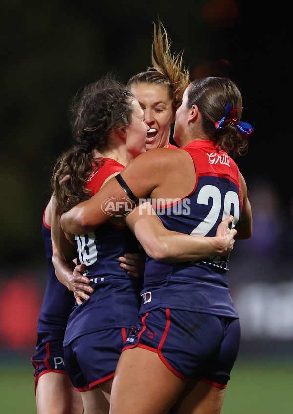 AFLW 2025 Round 01 - Western Bulldogs v Melbourne - A-61435138