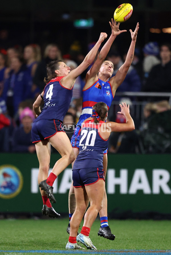 AFLW 2025 Round 01 - Western Bulldogs v Melbourne - A-61437250