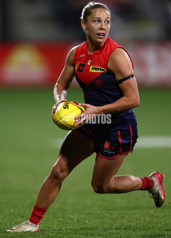 AFLW 2025 Round 01 - Western Bulldogs v Melbourne - A-61437932