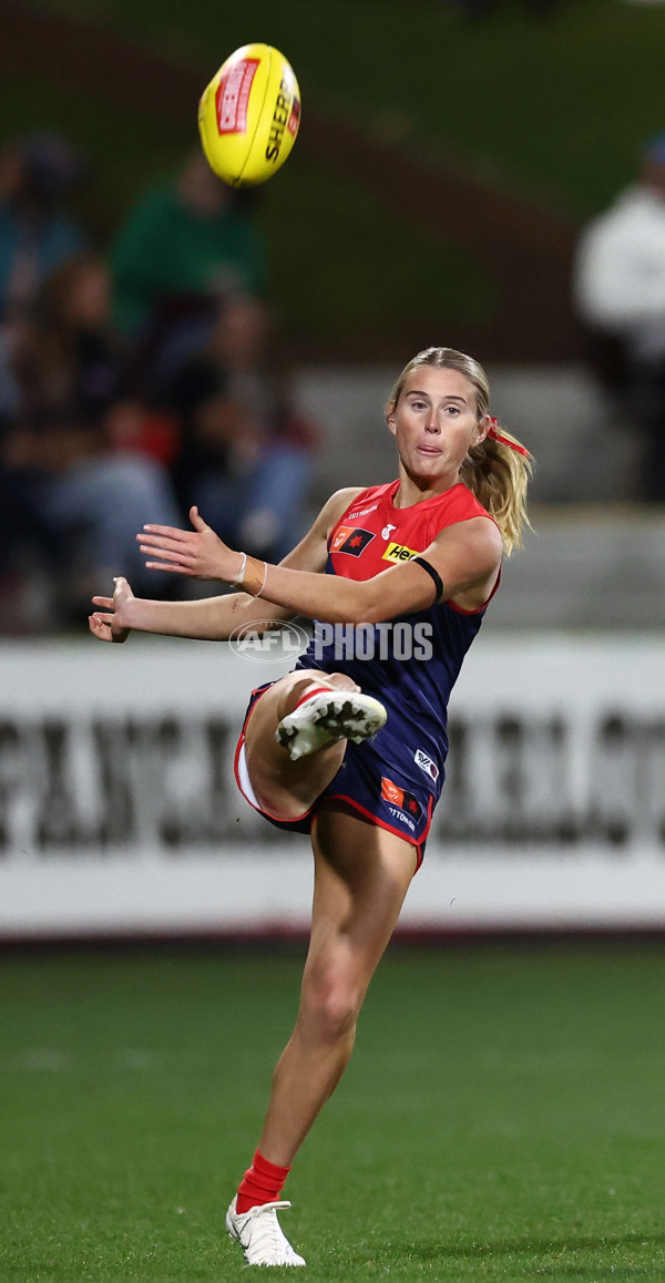 AFLW 2025 Round 01 - Western Bulldogs v Melbourne - A-61437940
