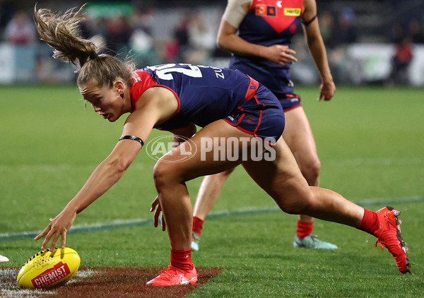 AFLW 2025 Round 01 - Western Bulldogs v Melbourne - A-61439817