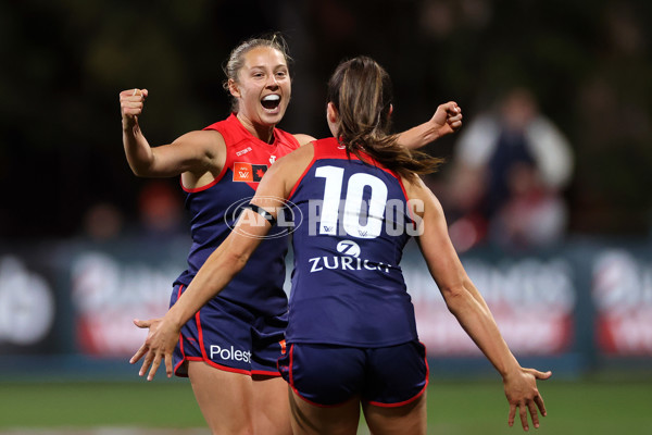 AFLW 2025 Round 01 - Western Bulldogs v Melbourne - A-61439854