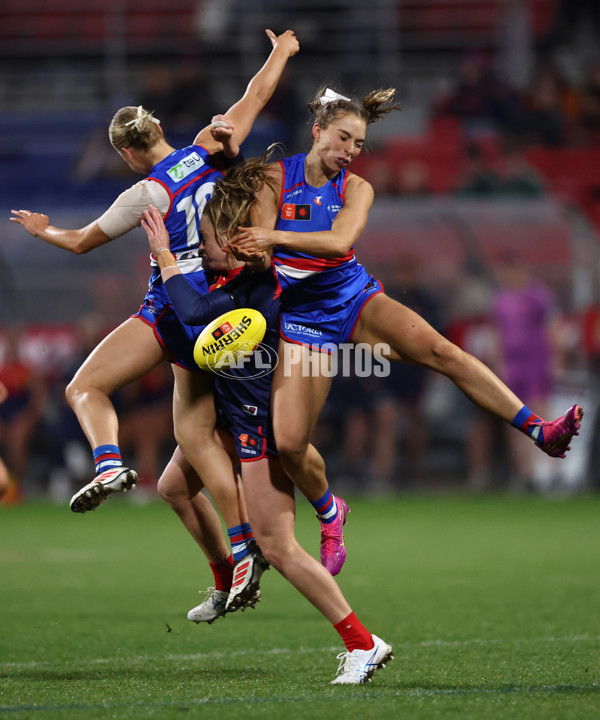 AFLW 2025 Round 01 - Western Bulldogs v Melbourne - A-61439855