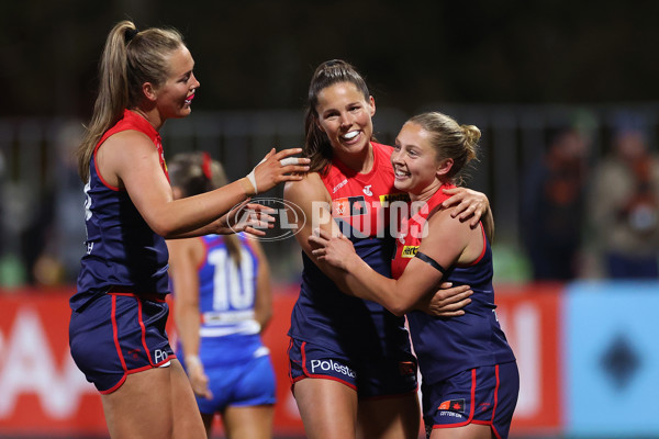AFLW 2025 Round 01 - Western Bulldogs v Melbourne - A-61440451
