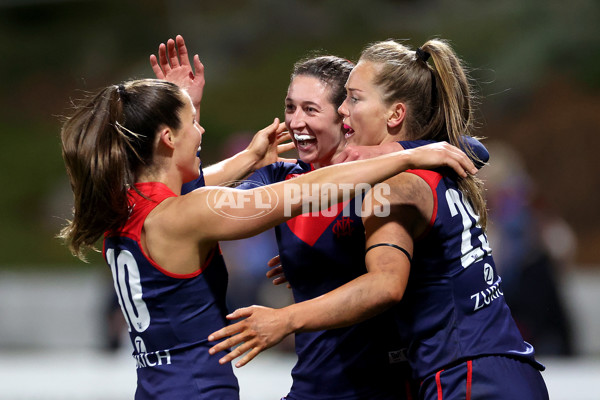 AFLW 2025 Round 01 - Western Bulldogs v Melbourne - A-61442349