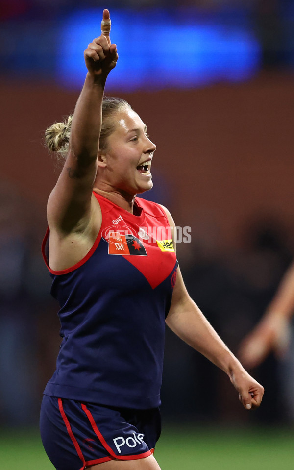 AFLW 2025 Round 01 - Western Bulldogs v Melbourne - A-61442384