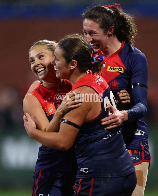 AFLW 2025 Round 01 - Western Bulldogs v Melbourne - A-61442385