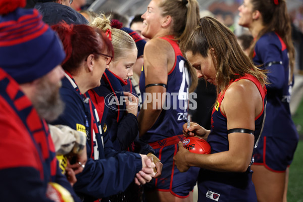 AFLW 2025 Round 01 - Western Bulldogs v Melbourne - A-61444918