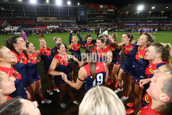 AFLW 2025 Round 01 - Western Bulldogs v Melbourne - A-61445596