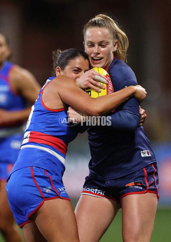 AFLW 2025 Round 01 - Western Bulldogs v Melbourne - A-61450088