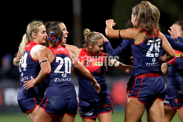 AFLW 2025 Round 01 - Western Bulldogs v Melbourne - A-61450092