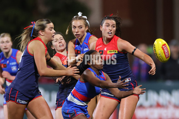 AFLW 2025 Round 01 - Western Bulldogs v Melbourne - A-61450412