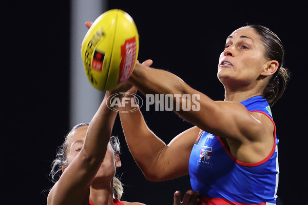 AFLW 2025 Round 01 - Western Bulldogs v Melbourne - A-61452443