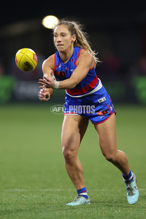 AFLW 2025 Round 01 - Western Bulldogs v Melbourne - A-61452449