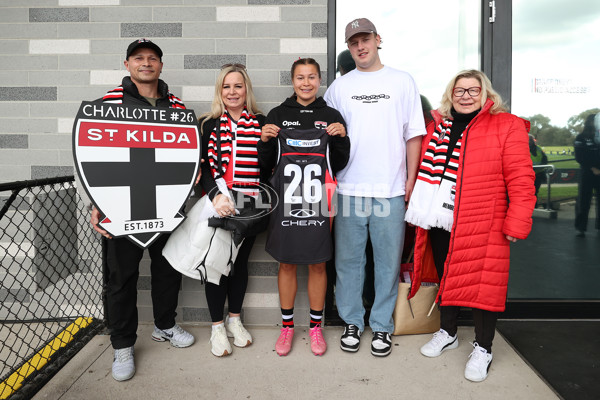 AFLW 2025 Round 01 - St Kilda v Adelaide - A-61464221