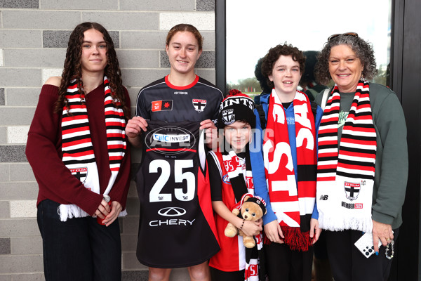 AFLW 2025 Round 01 - St Kilda v Adelaide - A-61465083