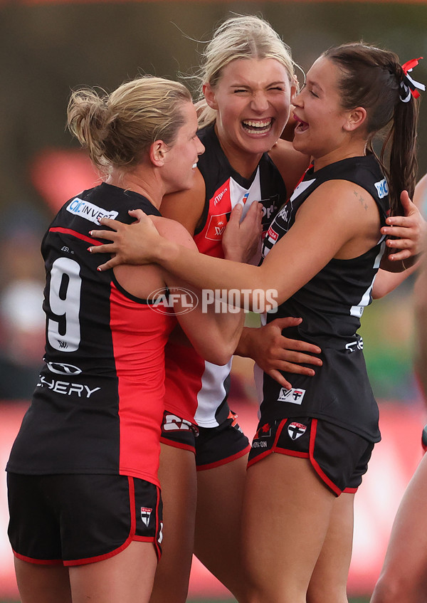 AFLW 2025 Round 01 - St Kilda v Adelaide - A-61477061