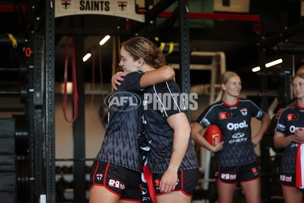 AFLW 2025 Round 01 - St Kilda v Adelaide - A-61510555